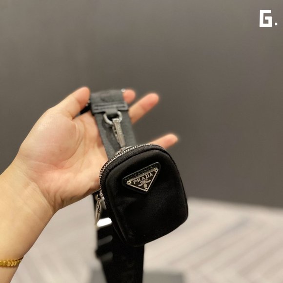 Prada Re-Edition 2005 Re-Nylon Hobo bag - Picture 4 of 9